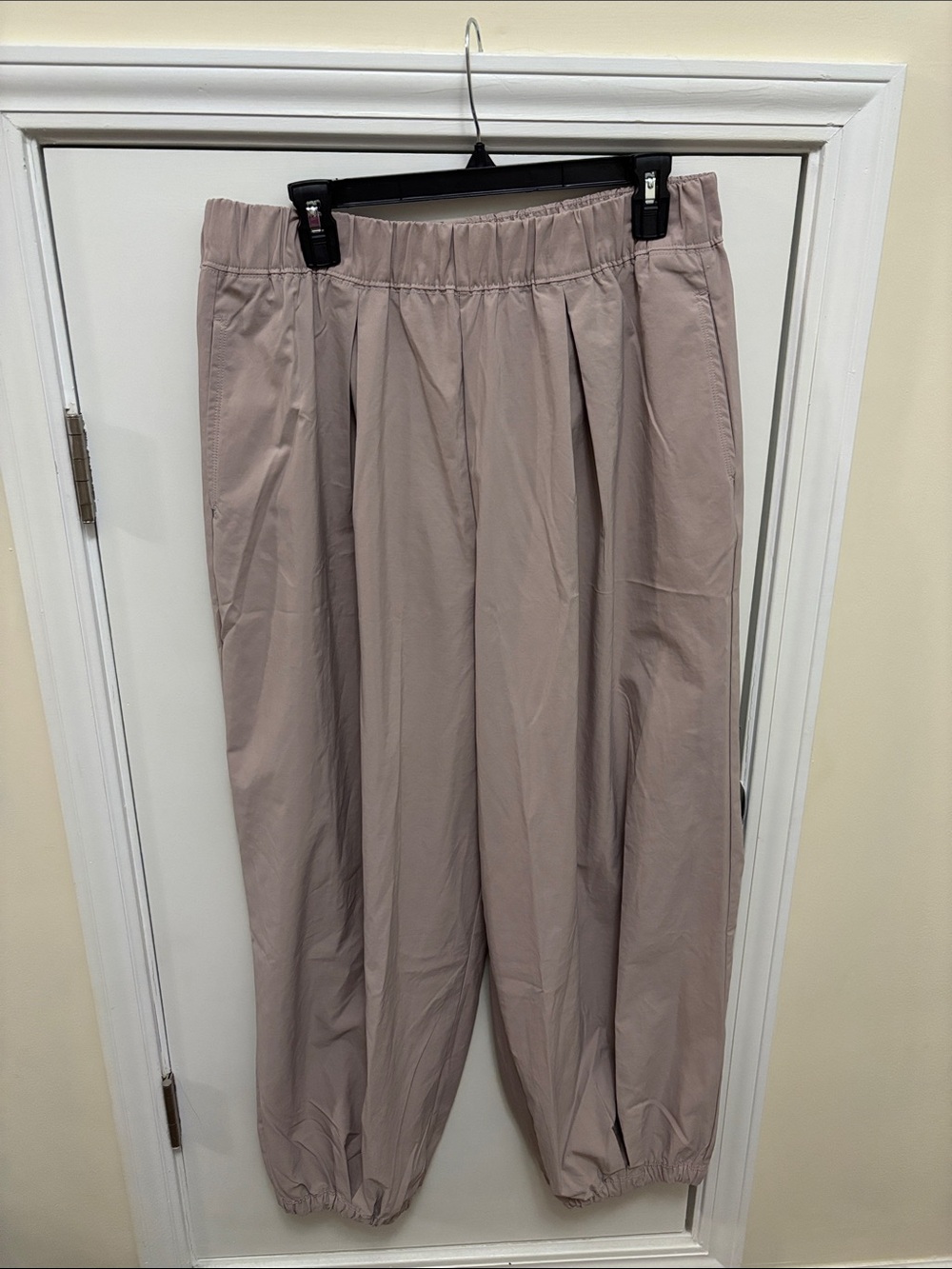 aerie Dusty Mauve High-Waist Pleated Jogger Pants
